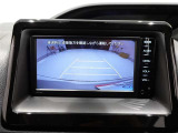 バックガイドモニターで、後方を確認しながら安心して駐車することができます。運転初心者も熟練者も必須の機能ですよ!
