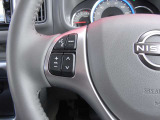 シルバー加飾付ステアリング(本革巻)です。ステアリングスイッチ付でオーディオやハンスフリー)の操作もラクラクです♪