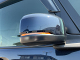 オシャレさと視認性を兼ね備えたLEDミラーウインカー♪