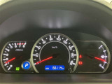とっても見やすいメーターです。夜間時はラグジュアリーな気分にさせてくれる照明が魅力ですので、夜のドライブも楽しみになりますよ♪