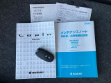 取り扱い説明書、整備手帳、スマートキー2本つきです。