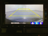 バックでの車庫入れも安心です! リアカメラが付いているバックモニター付のナビを装備しております。操作線もついており距離感も画面から確認できます。