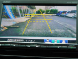 後退や車庫入れ時に安心のバックカメラ付き!夜間や雨天などの視界の悪いシーンでも視えて安心ですね♪
