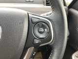 Hondaセンシングの機能のひとつ、アダプティブクルーズコントロール付!アクセルから足を離しても設定したスピードと前車との車間を保ち走行してくれます!車線維持もアシスト☆高速道路で疲労軽減ですね☆