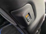 後席シートヒーター付きです。助手席側後ろの方に付いています.座席からの熱で体を温めてくれる快適な装備です。スイッチを入れると2、3分で座席が温まります。