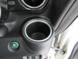 運転席右側のドリンクホルダーです。