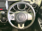 ステアリングも使用感が少なく、きれいな状態となっております♪