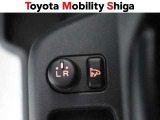 便利な電動格納ドアミラーも装備しております。駐車時にボタン一つで折り畳む事が出来るので便利ですよ。
