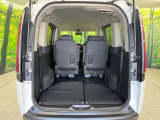 普段のお買い物や通勤、送迎等に十分な荷室スペースを確保しております。セカンドシートを倒すと、大きな荷物の積載も可能です♪
