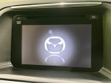 【マツダコネクトナビ】車内の雰囲気にマッチした一体型タイプのナビ。各種車輌設定やBluetooth再生等、様々な機能が楽しめます。直感的なダイヤル操作が可能で、使い勝手も良好です。