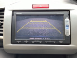 【リアカメラ】運転が苦手な方も車庫入れラクラクです!ギアをリバースに入れれば自動的にモニターが切り換わりますので、面倒な操作は不要です。狭い駐車場もお車を傷つけず安心です!