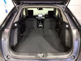 リア席を倒せば広々とした空間の出来上がり!床が低くフラットになり、天井までの高さがありますので積載が便利です。