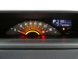 各操作スイッチは使いやすい位置に配置され、とっても見やすいメーターです。夜間時はラグジュアリーな気分にさせてくれる照明が魅力ですので、夜のドライブも楽しみになりますよ♪