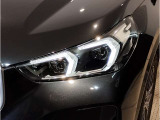 BMWの伝統の丸目4灯ヘッドライトでございます。LEDライトで視認性もよく明るく安全性の向上につながります。