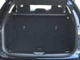 【広々トランクルーム】車体に対してスペースは広めに作ってあります。また、背もたれを倒すとより多くの荷物を乗せることができます。