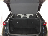 ラゲッジルームの広さはもちろん、4:2:4分割可倒式シートバックにより、様々なシチュエーションに応じた使い方ができます。