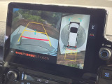 【パノラミックビューモニター】専用のカメラにより、上から見下ろしたような視点で360度クルマの周囲を確認することができます☆死角部分も確認しやすく、狭い場所での切り返しや駐車もスムーズに行えます。
