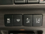 Hondaセンシング用の、VSA(ABS+TCS+横滑り抑制)解除と路外逸脱抑制機能のオンオフスイッチなどはハンドルの右側に装備しています。