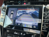 車を上からの見下ろした視点で駐車をサポートするパノラマモニターを搭載。運転席から確認しにくい車両周囲の状況を確認できます。