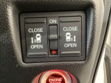 【両側パワースライドドア】両側がパワースライドドアになっており、運転席のスイッチやスマートキーでも開閉が可能です!開口部も広いので乗り降りも楽々♪