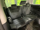 3列目シートはもちろん状態良好☆大人でもゆったりと座って頂けますので、大人数でのお出かけもラクラクです♪ご家族で、気の知れた仲間で、ドライブに行くのが楽しみですね♪