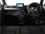 ◆視界広々で非常に運転しやすくロングドライブでも疲れを感じさせないすっきりとまとまったインパネ周りです。