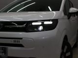 【LEDヘッドライト】悪天候や夜間走行時も良好な視界を確保し安心して運転できる高輝度LEDヘッドライトを装備!点灯速度が早く、消費電力も抑えられています!!