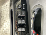 【パワーウインドウ】運転席のスイッチで、各席の窓ガラスの開閉ができます!あると便利ですよね!