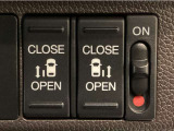 【両側パワースライドドア】両側がパワースライドドアになっており、運転席のスイッチやスマートキーでも開閉が可能です!開口部も広いので乗り降りも楽々♪