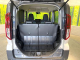 普段のお買い物や通勤、送迎等に十分な荷室スペースを確保しております。セカンドシートを倒すと、大きな荷物の積載も可能です♪