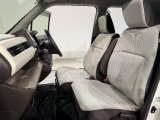 清潔で広々したシートです!後部座席でもゆったり快適に過ごせるので、後ろに座る人たちもドライブが楽しくなりますよ。是非、現車を見て体感してみてください。