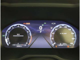 とっても見やすいメーターです。夜間時はラグジュアリーな気分にさせてくれる照明が魅力ですので、夜のドライブも楽しみになりますよ♪