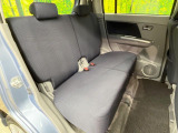 後部座席も気になるようなキズ・汚れやへたり等、大きなダメージはなく、良好な状態です。