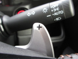 マニュアル車のような感覚で、ワインディングロードでも車を操れるマニュアルモード・パドルシフト付きです。長い下り坂でのエンジンブレーキや、高速道路の合流の際の加速も思いのままです。