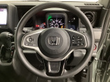 ハンドルにHondaセンシング系のクルーズコントロールやレーンキープアシストなどのスイッチと、オーディオの操作スイッチが装備されています。ハンドルから手を離さず安全に操作できます。