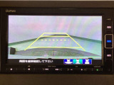 【バックカメラ】運転が苦手な方も車庫入れラクラクです!ギアをリバースに入れれば自動的に切り換わりますので、面倒な操作は不要です♪狭い駐車場もお車を傷つけず安心ですね!