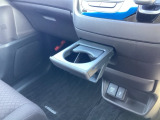 助手席右前のカップホルダー。便利ですよ!