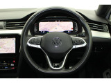 Volkswagen全車共通の上質な本革を使用した手触りのしっとりとしたステアリングです。唯一素肌が触れるハンドルは上位モデルと同じ握り心地になっております。