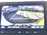 バックモニター付きで、車庫入れやバック時の後方確認をサポート。