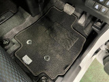 嬉しい純正フロアマット付き♪ 状態も良好です(^^♪