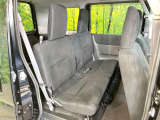 後部座席も気になるようなキズ・汚れやへたり等、大きなダメージはなく、良好な状態です。
