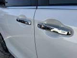 スマート機能付き運転席ドアハンドルです!!左側も同様です♪