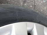 タイヤサイズは、185/60R15です。