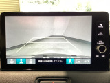 【バックカメラ】運転が苦手な方も車庫入れラクラクです!ギアをリバースに入れれば自動的に切り換わりますので、面倒な操作は不要です♪狭い駐車場もお車を傷つけず安心ですね!