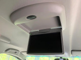 【フリップダウンモニター】大画面モニターで後席でもエンタメをお楽しみいただけます。小さなお子様にも大人気の装備です♪