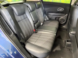 後部座席も気になるようなキズ・汚れやへたり等、大きなダメージはなく、良好な状態です。