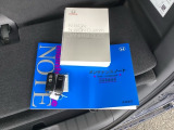 メンテナンスノート【整備記録簿】、取説も揃っています。スマートキーはバッグなどにしまったままボタン操作でエンジンの始動・停止ができて大変便利です。