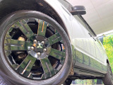 【純正18インチアルミホイール】外観にマッチした純正アルミホイールを装着しております。各種社外アルミホイールや、スタッドレスタイヤも取扱いしております。是非ご相談ください♪