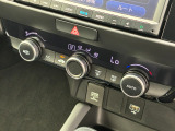 車内環境を自動でコントロールするフルオートエアコン。長距離ドライブも快適です。
