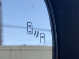 隣車線を走る車両をレーダーで検知し、ドアミラーでは確認しにくい後側方エリアに存在する車両に加え、急接近してくる車両も検知します。車両を検知するとドアミラーに搭載されたLEDインジケーターが点灯します。